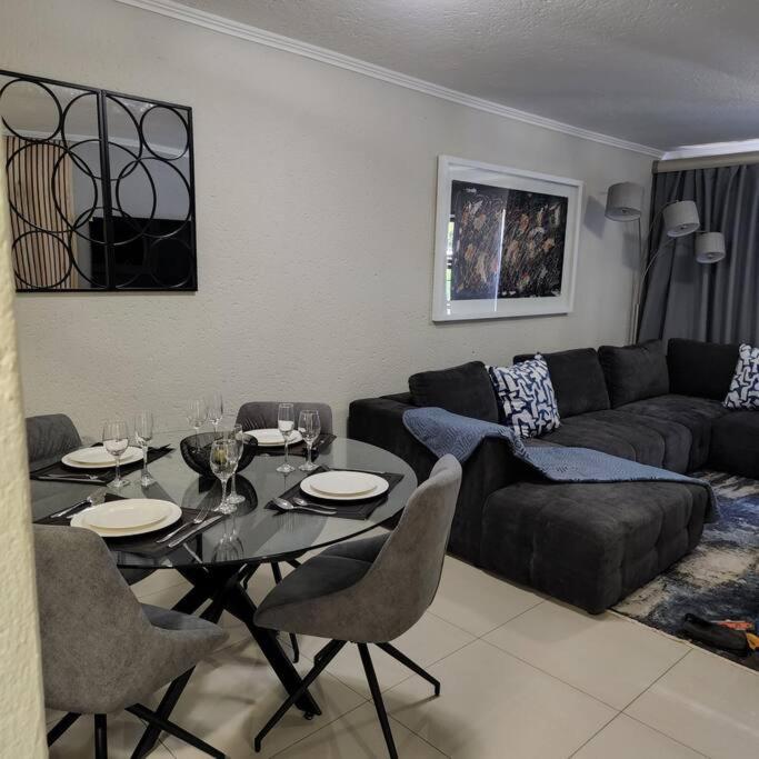 3 Bedroom In Sandton Apartamento