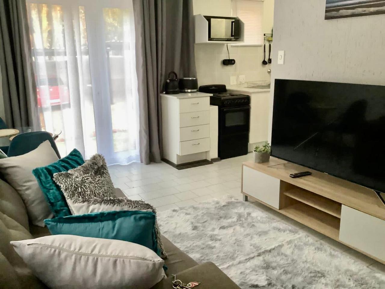 One Bed Unit Nestled In The Prime Of Sandton - 2139 Apartamento Joanesburgo