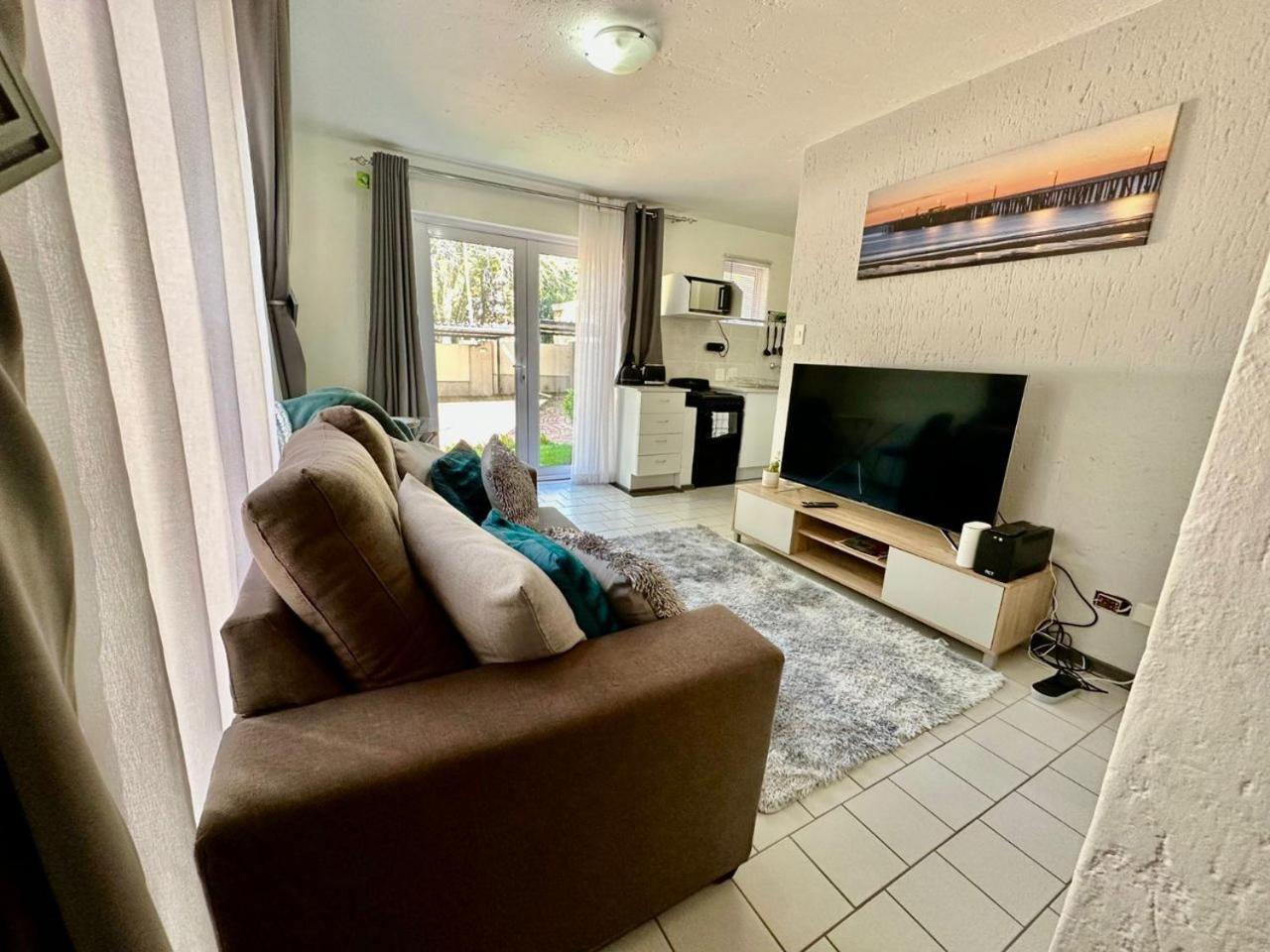 Apartamento One Bed Unit Nestled In The Prime Of Sandton - 2139 *