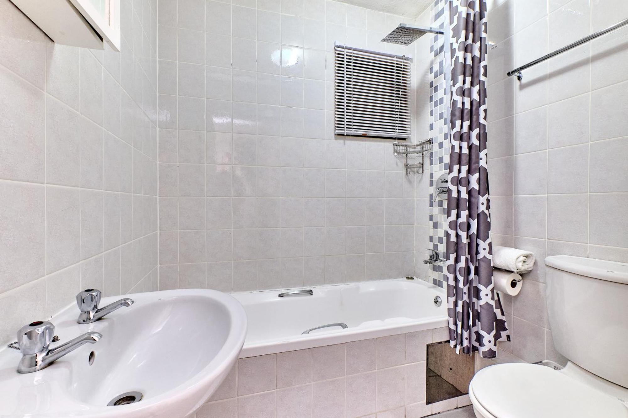 One Bed Unit Nestled In The Prime Of Sandton - 2139