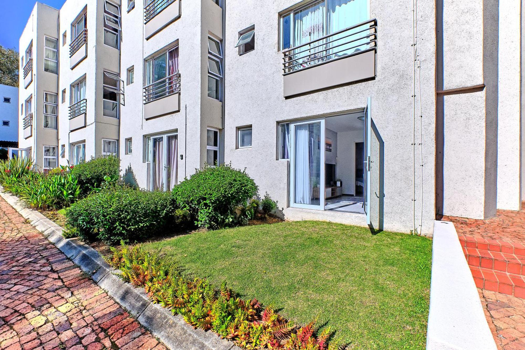 One Bed Unit Nestled In The Prime Of Sandton - 2139 *