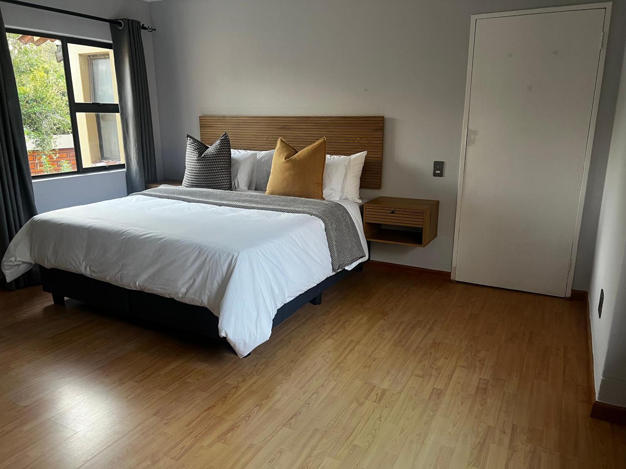 Bryanston Luxurious 5-bed