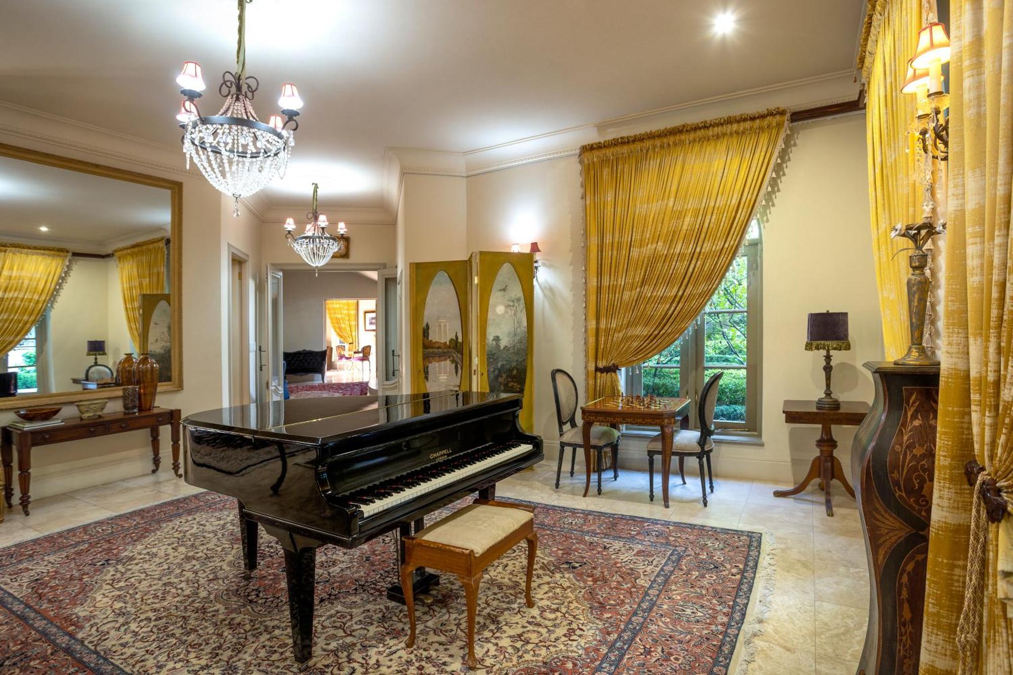 The Shyre Mansion Bed & Breakfast *