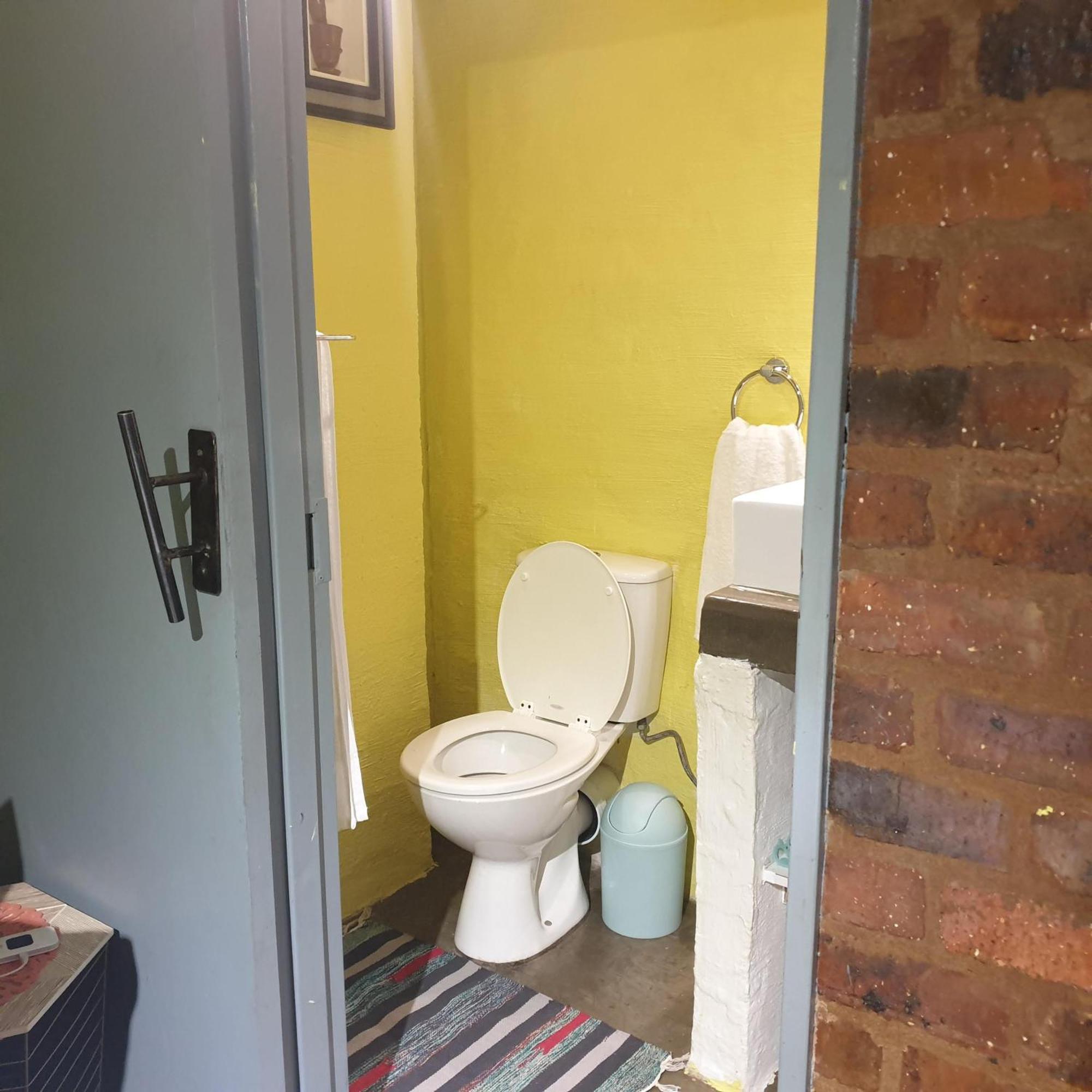 Yellow Beauty In The Heart Of Maboneng Apartment