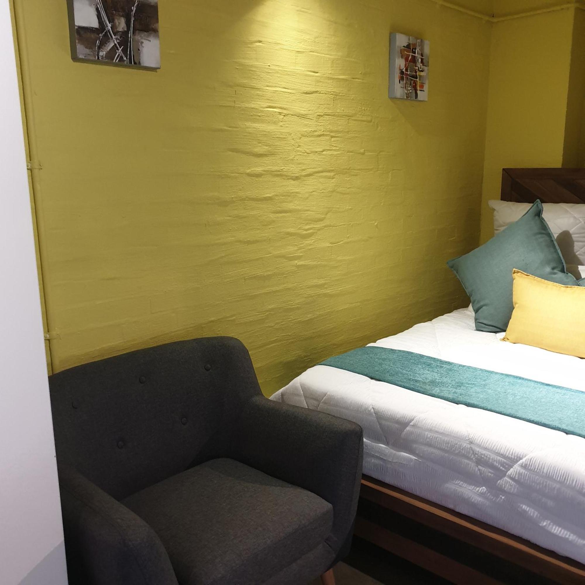 Apartment Yellow Beauty In The Heart Of Maboneng *