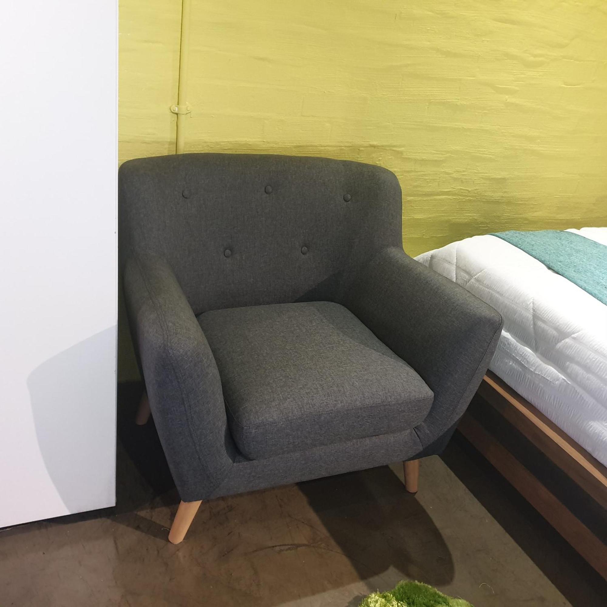 Yellow Beauty In The Heart Of Maboneng Apartment