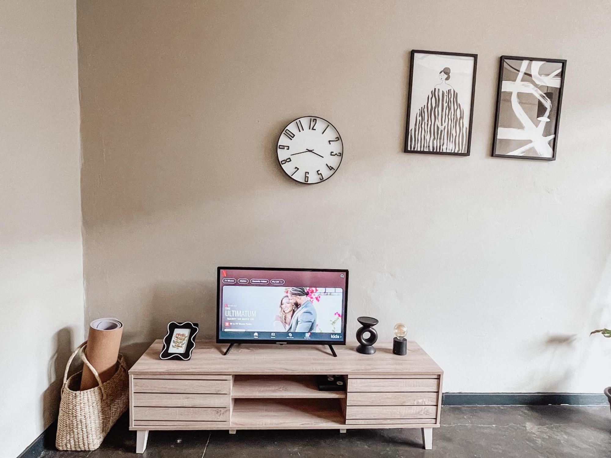 Apartment Solo Or Couples In The Heart Of Maboneng Johannesburg
