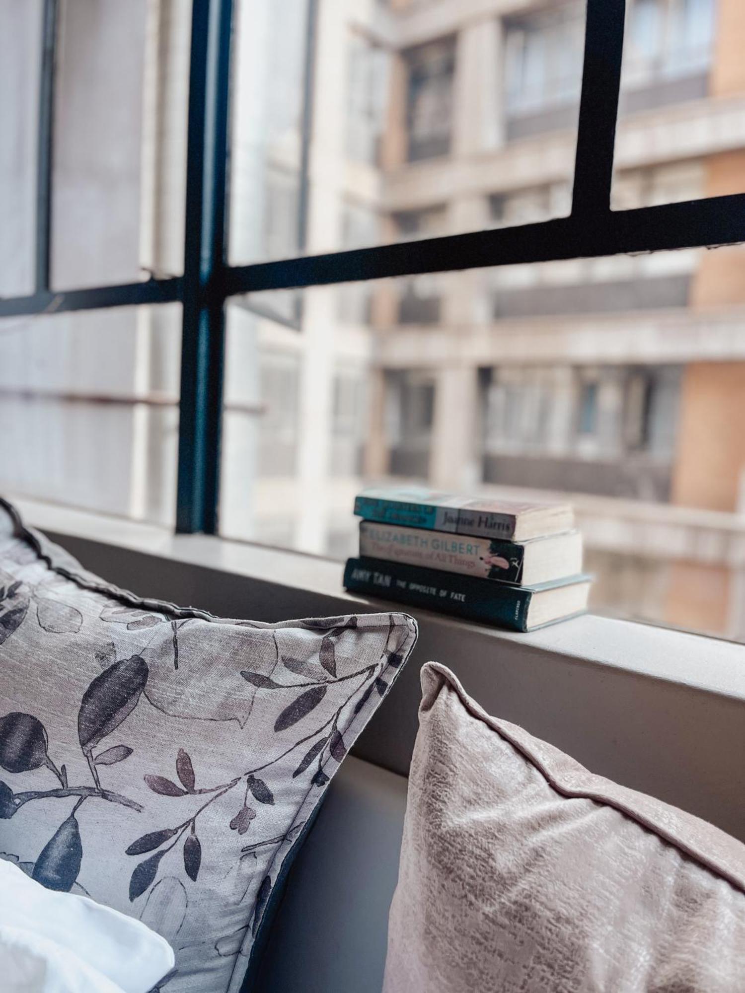 Apartment Solo Or Couples In The Heart Of Maboneng Johannesburg