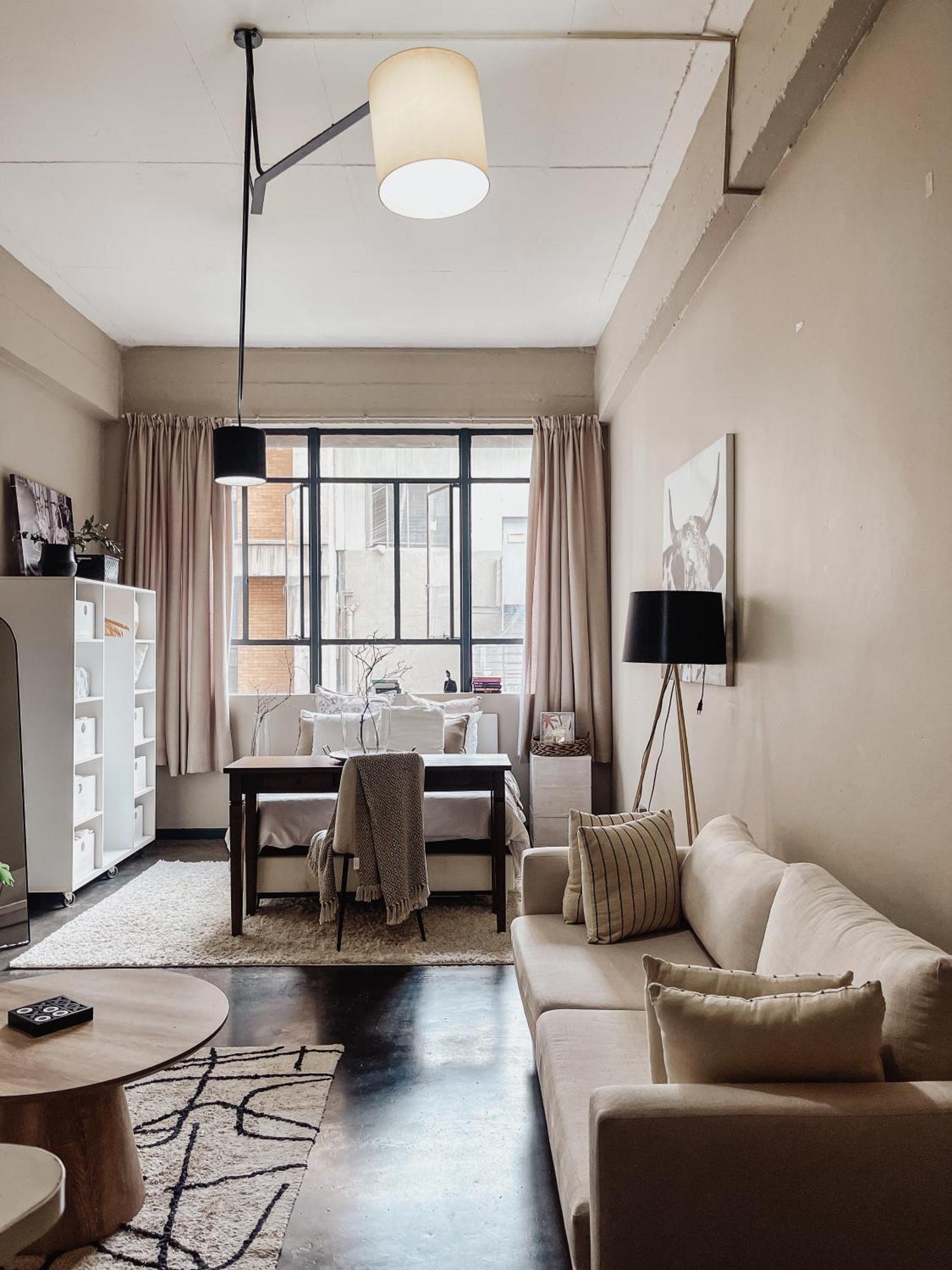 Solo Or Couples In The Heart Of Maboneng Apartment