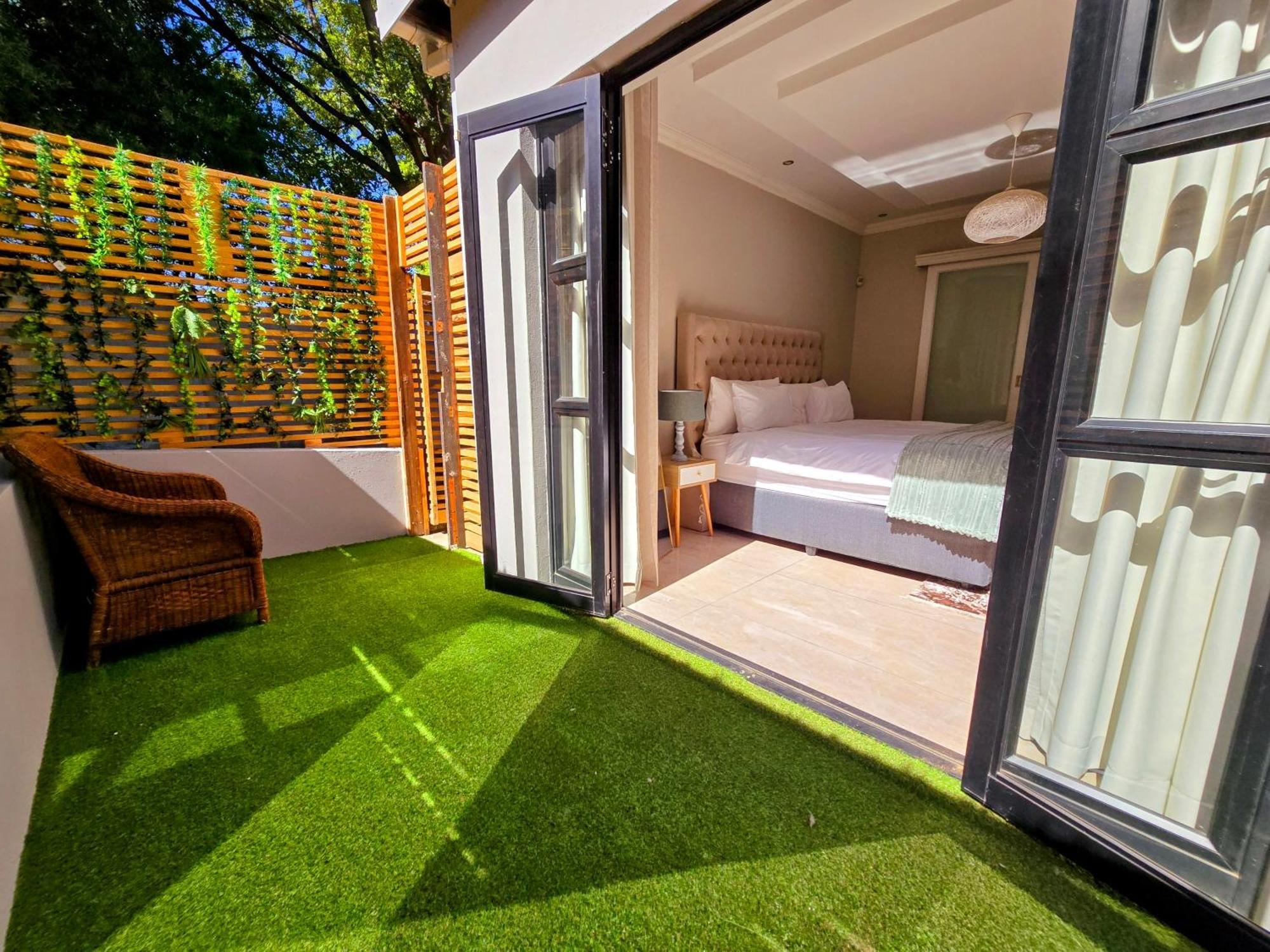 Self Checkin-luxury Tranquil Unit Guest house Johannesburg
