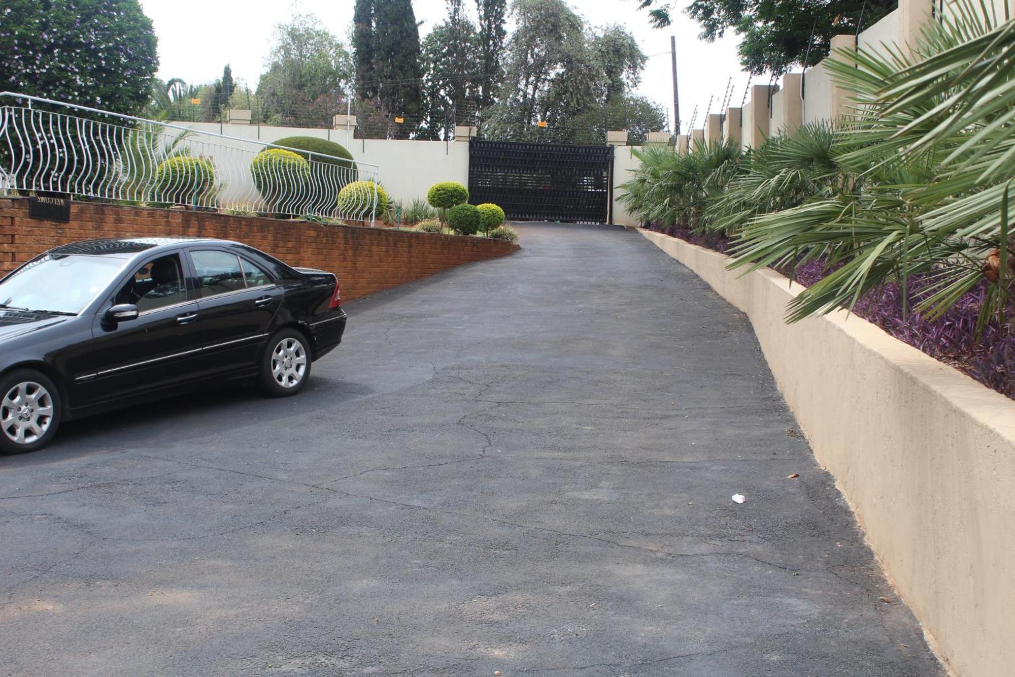 Veelux Self Catering Apartment-wifi-netflix Apartment Johannesburg