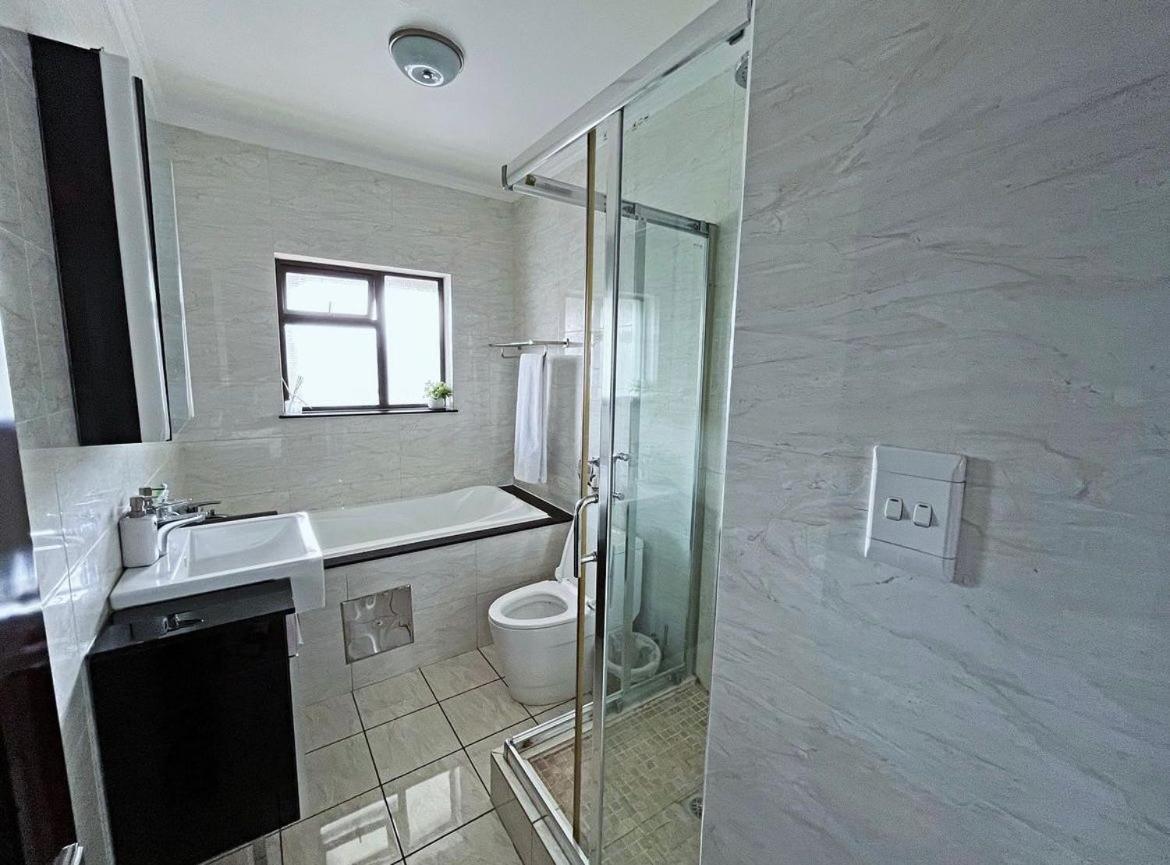 Cozy Two Bedroom Oasis In The Heart Of Fourways Sandton Johannesburg