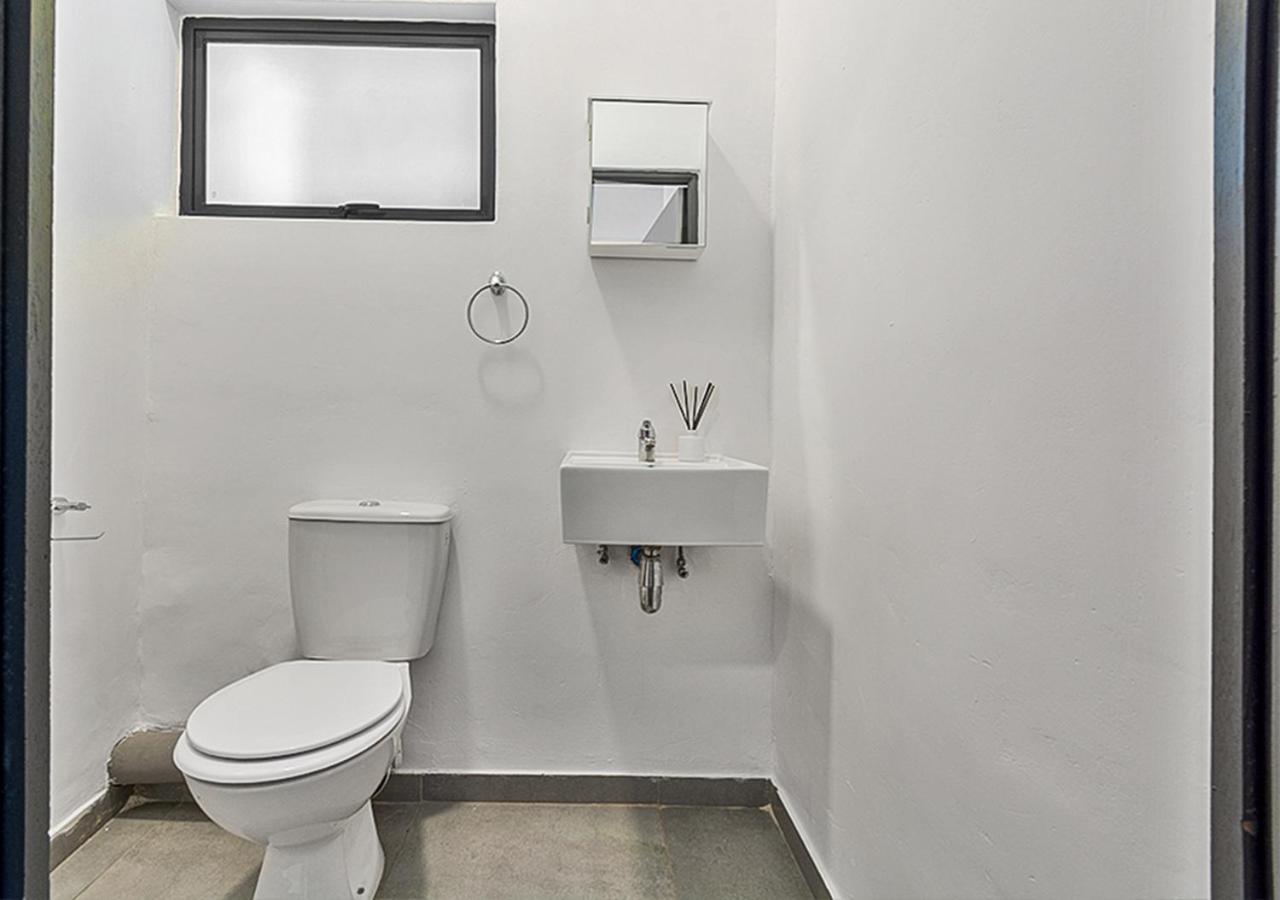 Retreat In Randburg - The Base Apartments, Ferndale *