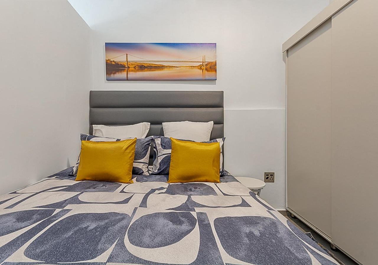 Apartment Retreat In Randburg - The Base Apartments, Ferndale *