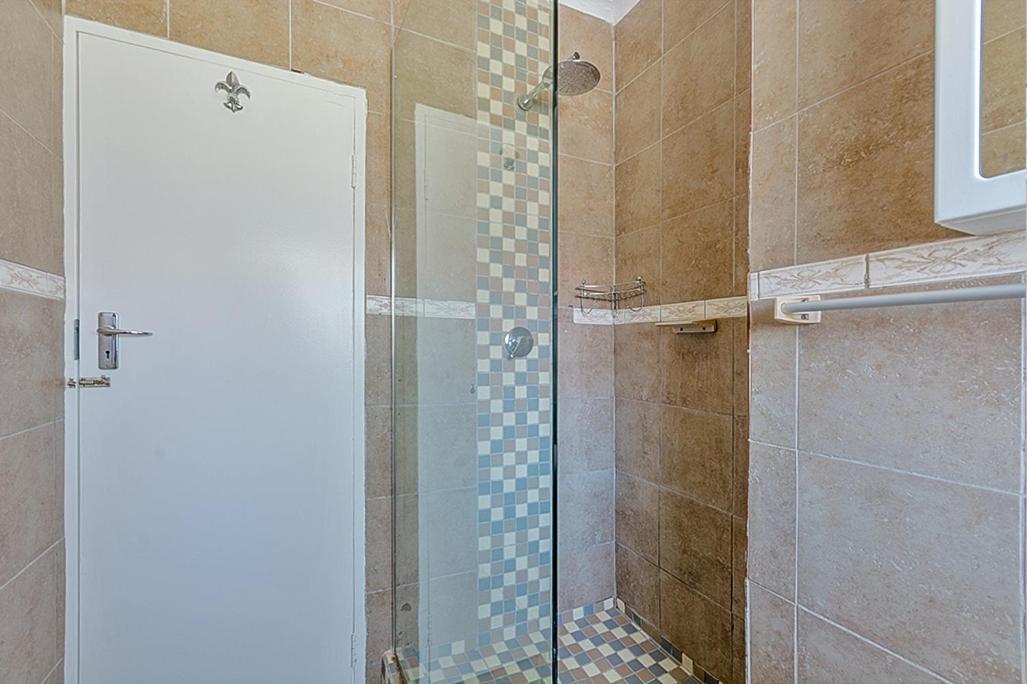 Holiday home Cozy Escape In Windsor West Johannesburg