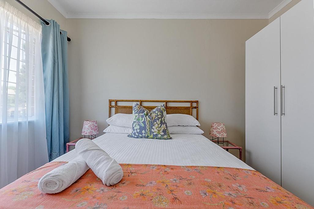 Cozy Escape In Windsor West Johannesburg