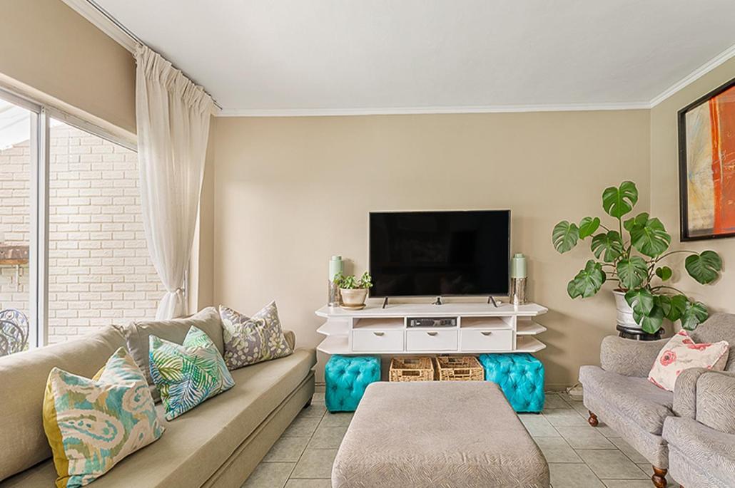 Cozy Escape In Windsor West *