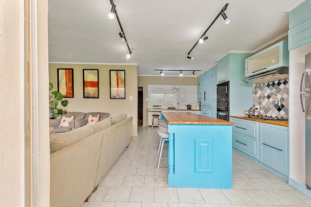Cozy Escape In Windsor West * Johannesburg
