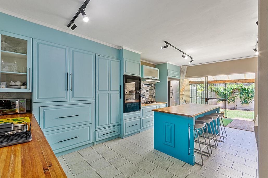 Cozy Escape In Windsor West Johannesburg