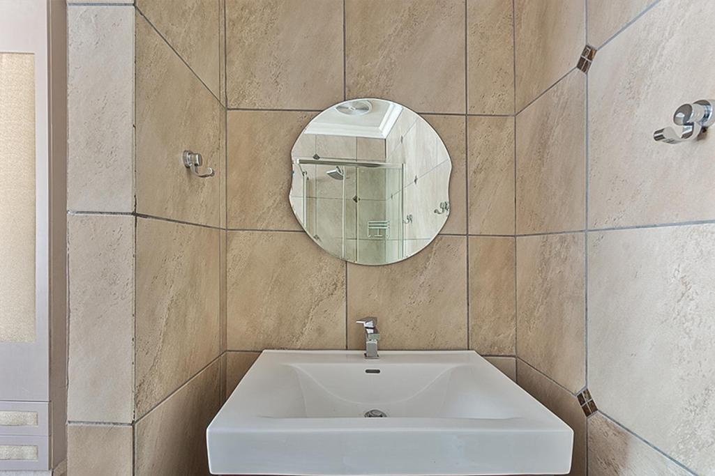 Cozy Escape In Windsor West * Johannesburg