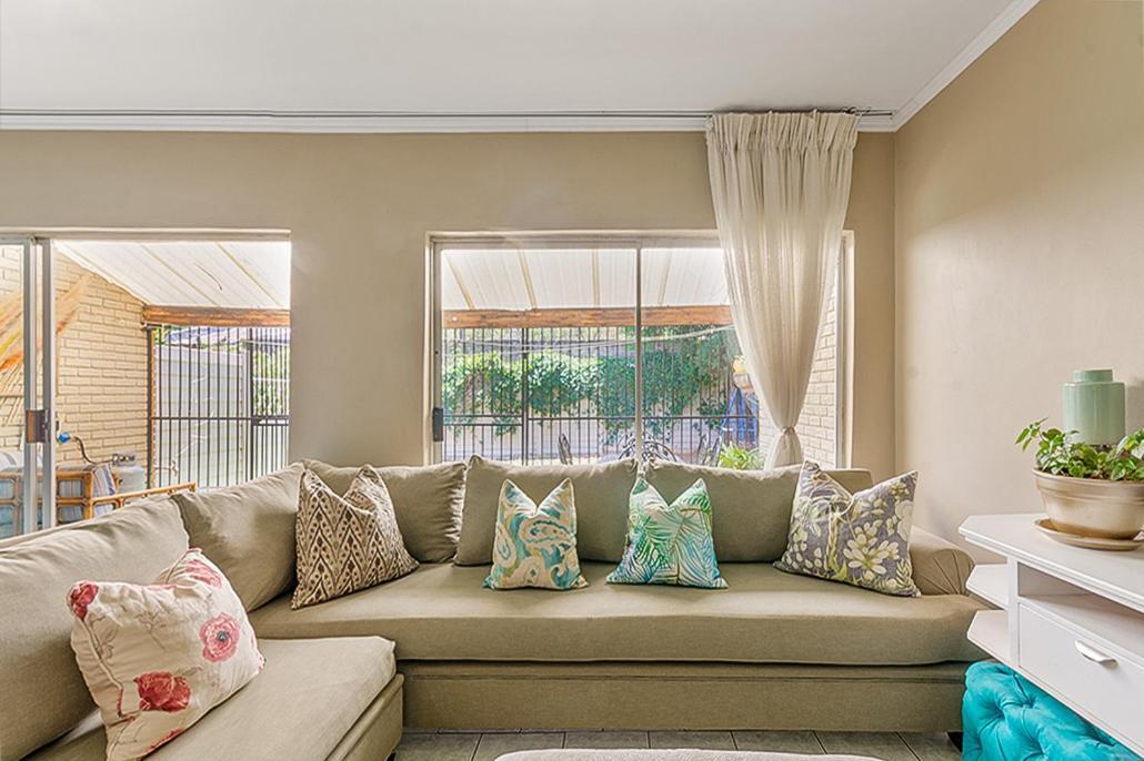Cozy Escape In Windsor West Johannesburg