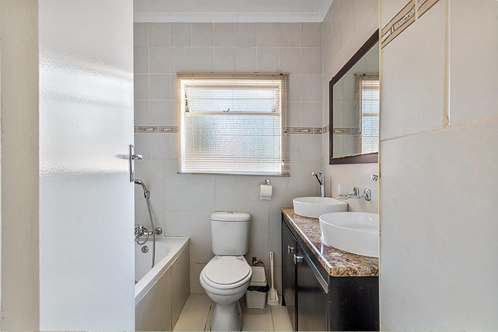 Cozy Escape In Windsor West