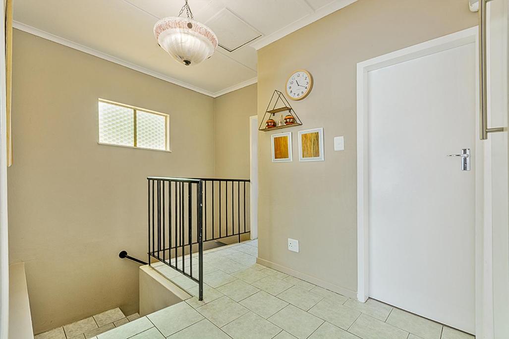 Cozy Escape In Windsor West *