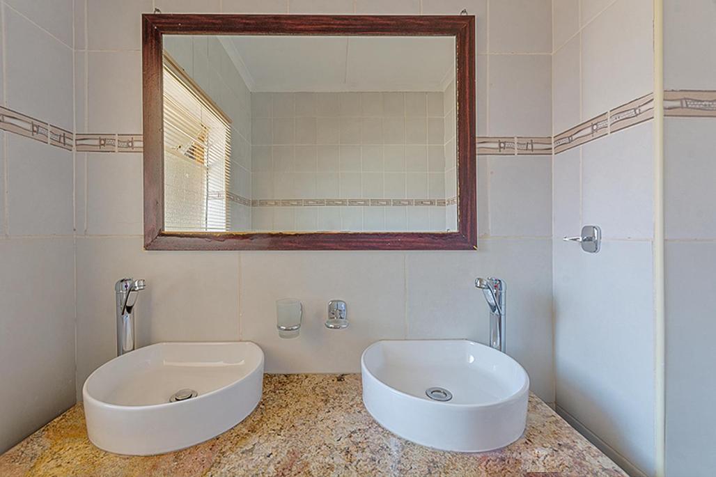 Cozy Escape In Windsor West *