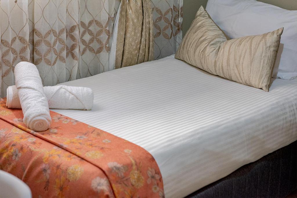 Cozy Escape In Windsor West Johannesburg