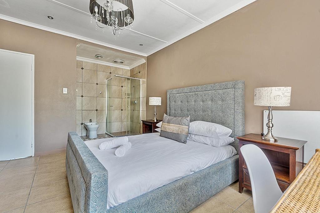 Cozy Escape In Windsor West * Johannesburg