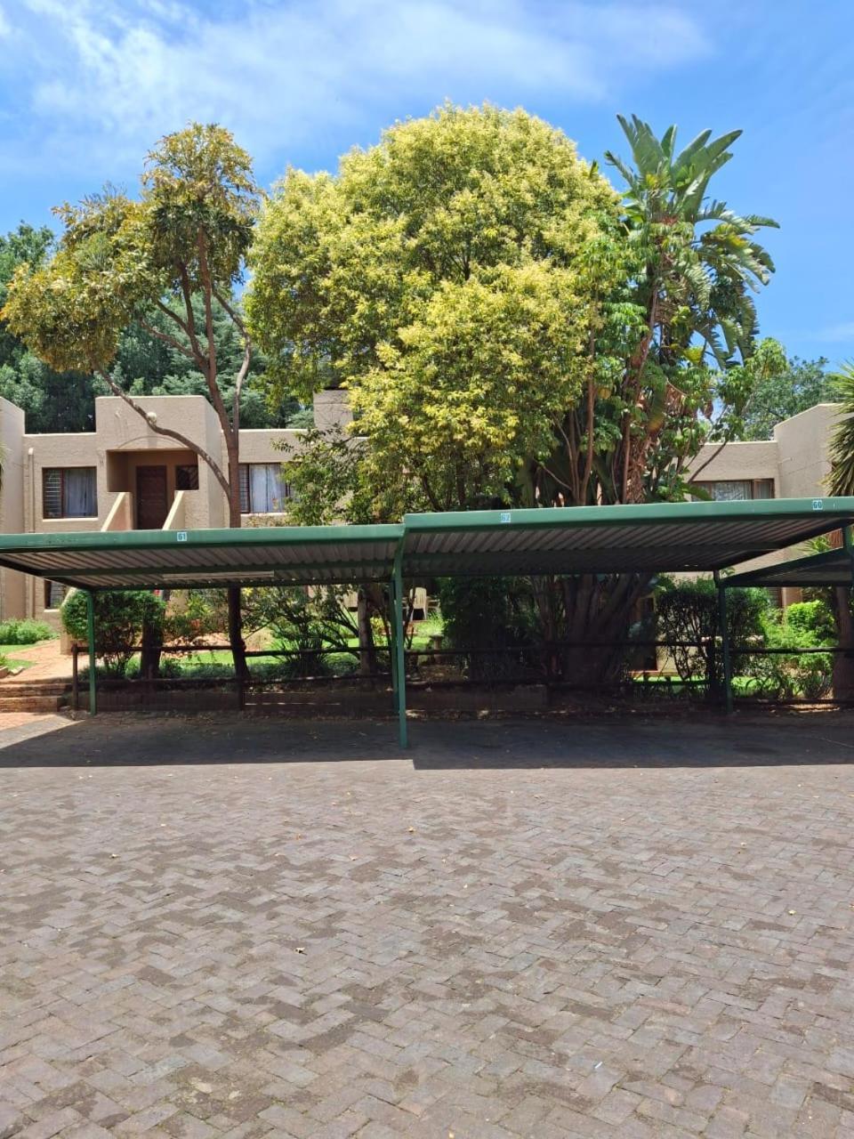 Modern Comfort In Sandton Ở trọ *
