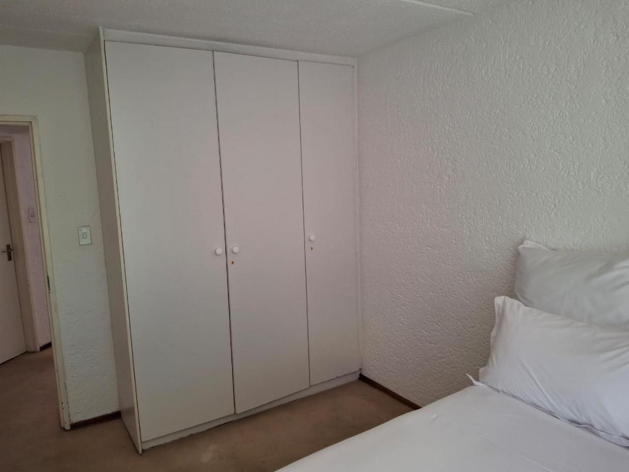 Modern Comfort In Sandton Ở trọ Johannesburg