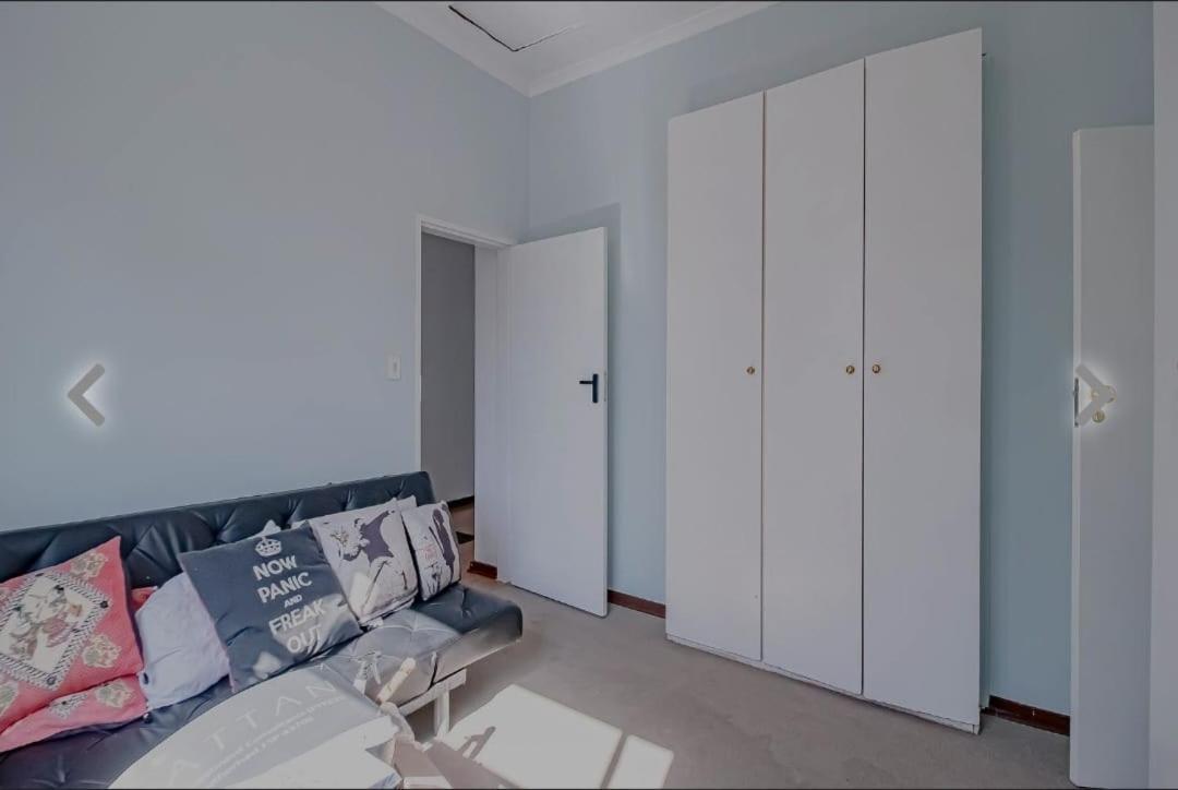 Spacious 3-bedroom Gem In Vibrant Parkhurst * Johannesburg