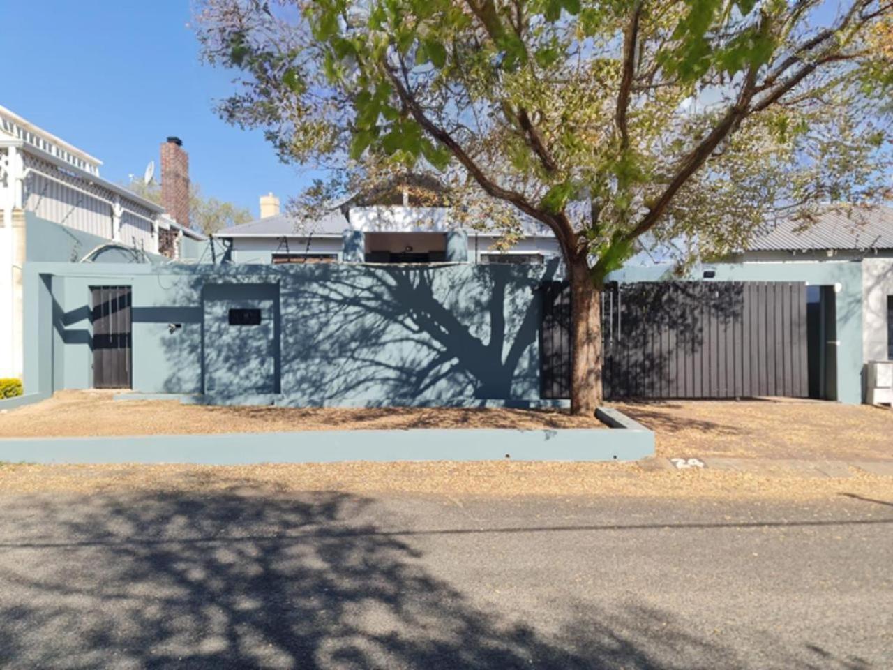 Spacious 3-bedroom Gem In Vibrant Parkhurst Holiday home *
