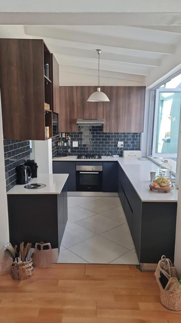 Spacious 3-bedroom Gem In Vibrant Parkhurst