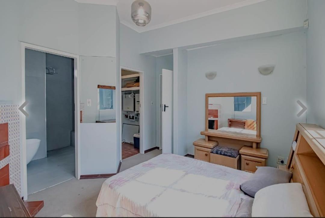 Holiday home Spacious 3-bedroom Gem In Vibrant Parkhurst Johannesburg