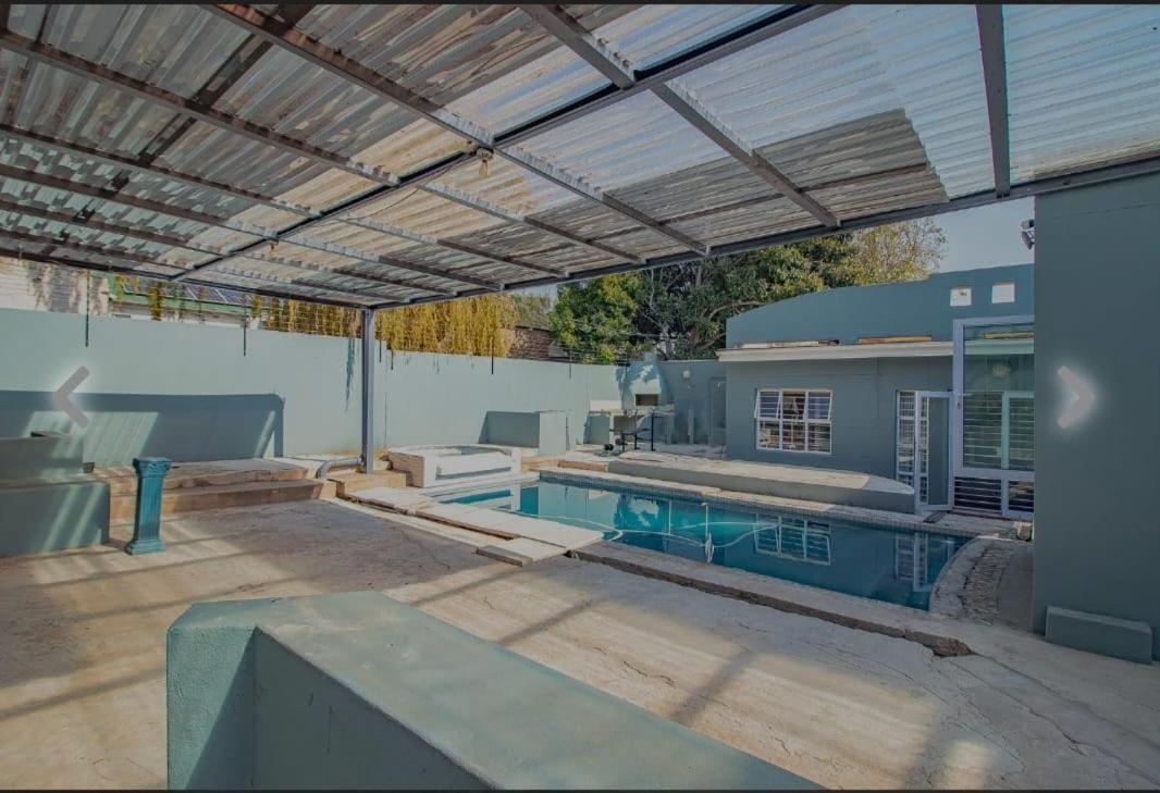 Spacious 3-bedroom Gem In Vibrant Parkhurst *