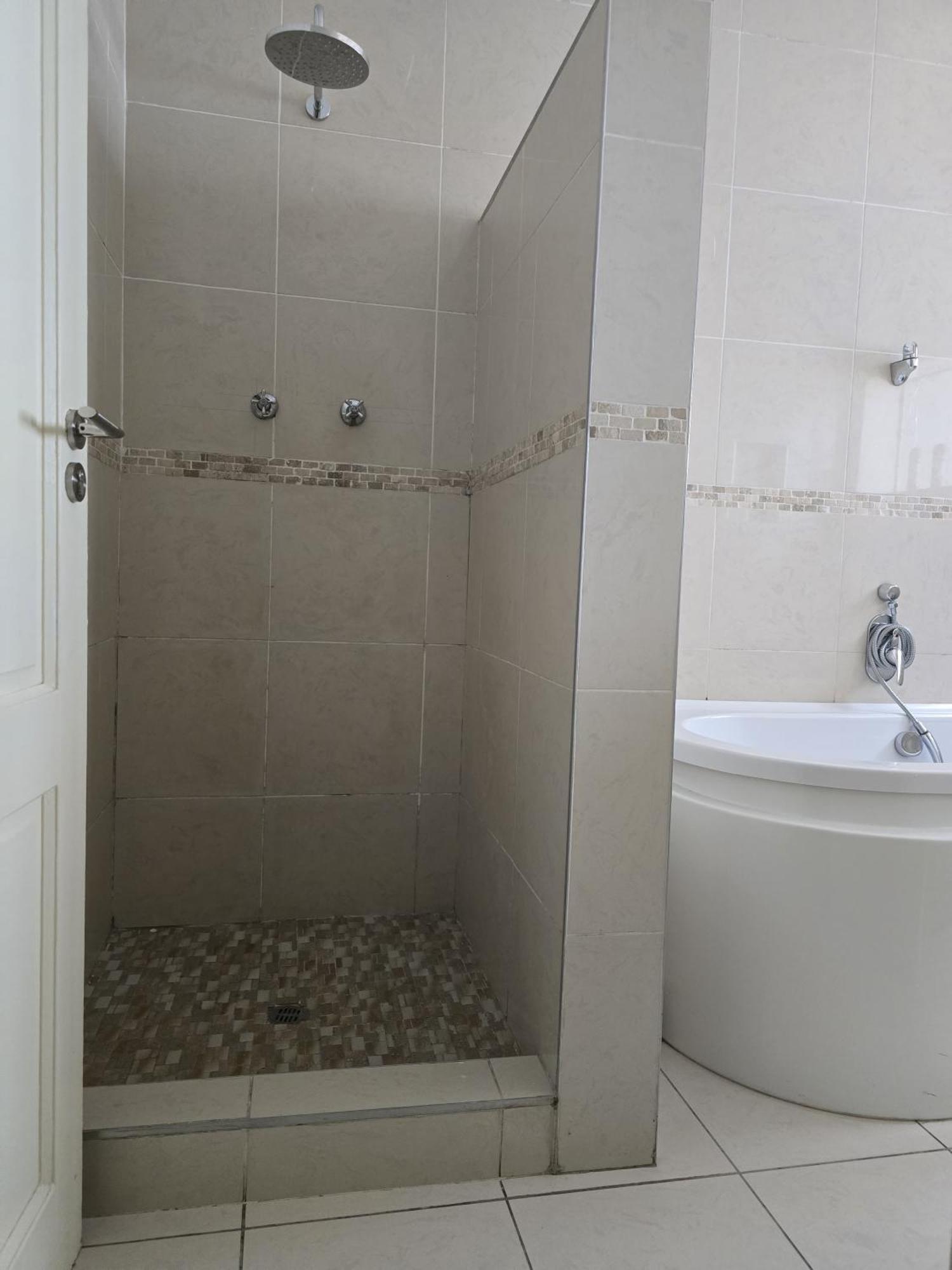4 Bedroom House In Glenhazel For Family, Friends And Leisure Holiday home *