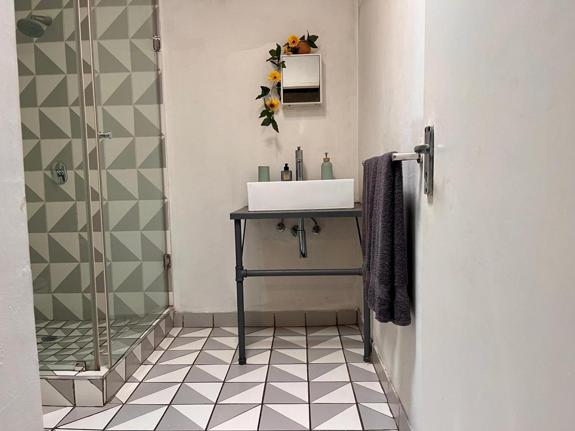 Uptown Oasis 2 Bedrooms , 2 Bathrooms In Maboneng With Unlimited Wifi Apartment