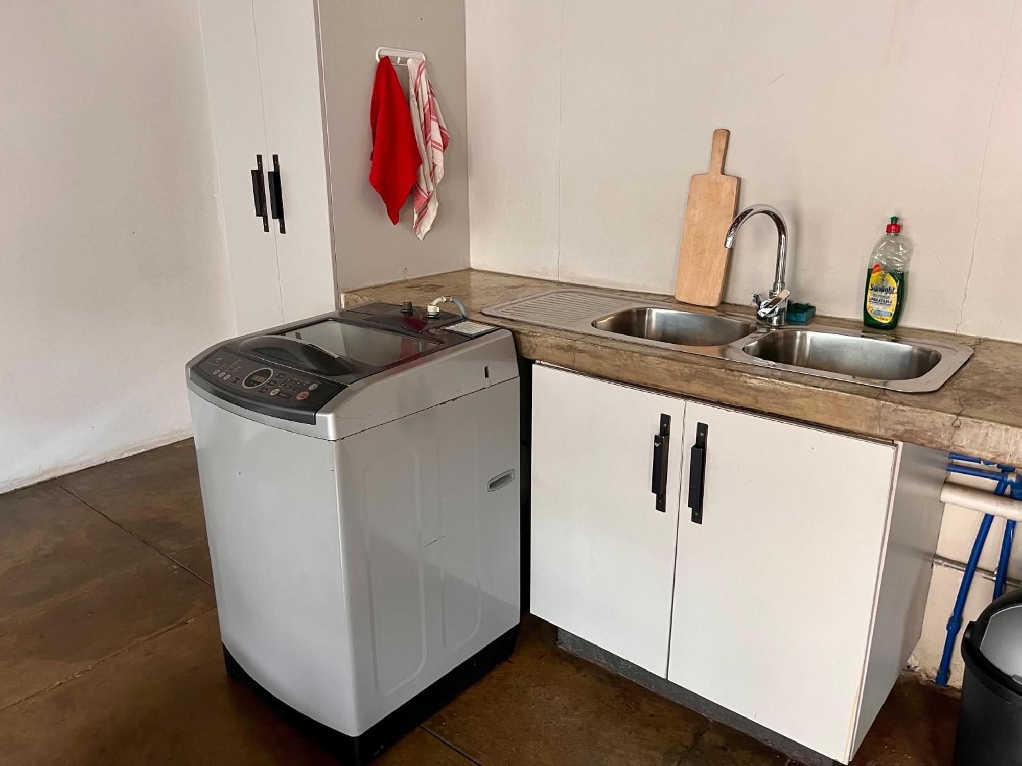 Uptown Oasis 2 Bedrooms , 2 Bathrooms In Maboneng With Unlimited Wifi Johannesburg