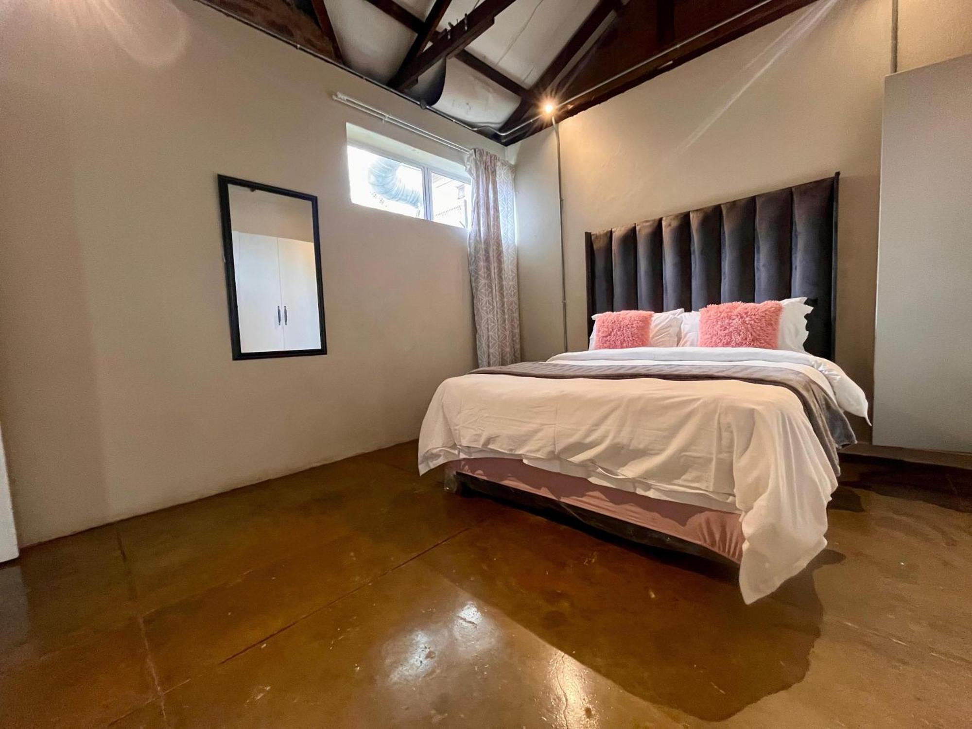 Uptown Oasis 2 Bedrooms , 2 Bathrooms In Maboneng With Unlimited Wifi * Johannesburg