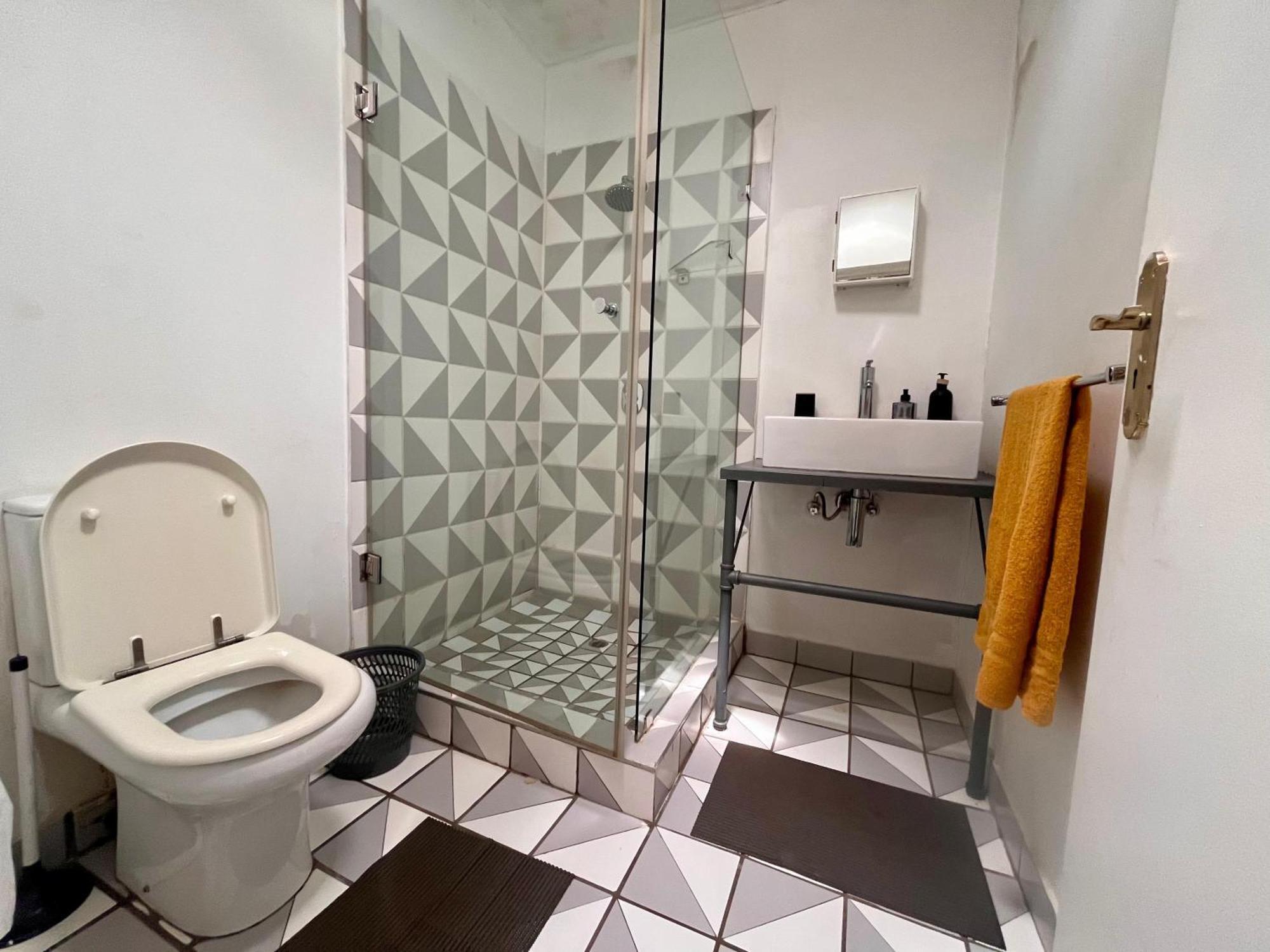 Apartment Uptown Oasis 2 Bedrooms , 2 Bathrooms In Maboneng With Unlimited Wifi *