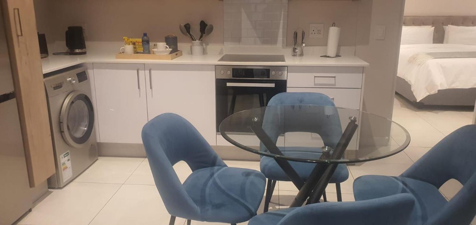 Sandton Gate Luxury 2 Bed - Johannesburg