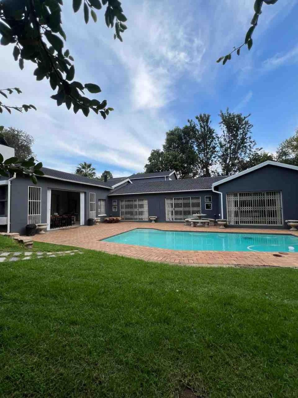 Spacious Living, Suitable For All Groups * Johannesburg