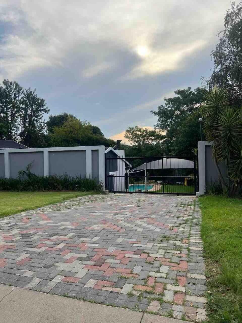 Spacious Living, Suitable For All Groups Holiday home Johannesburg