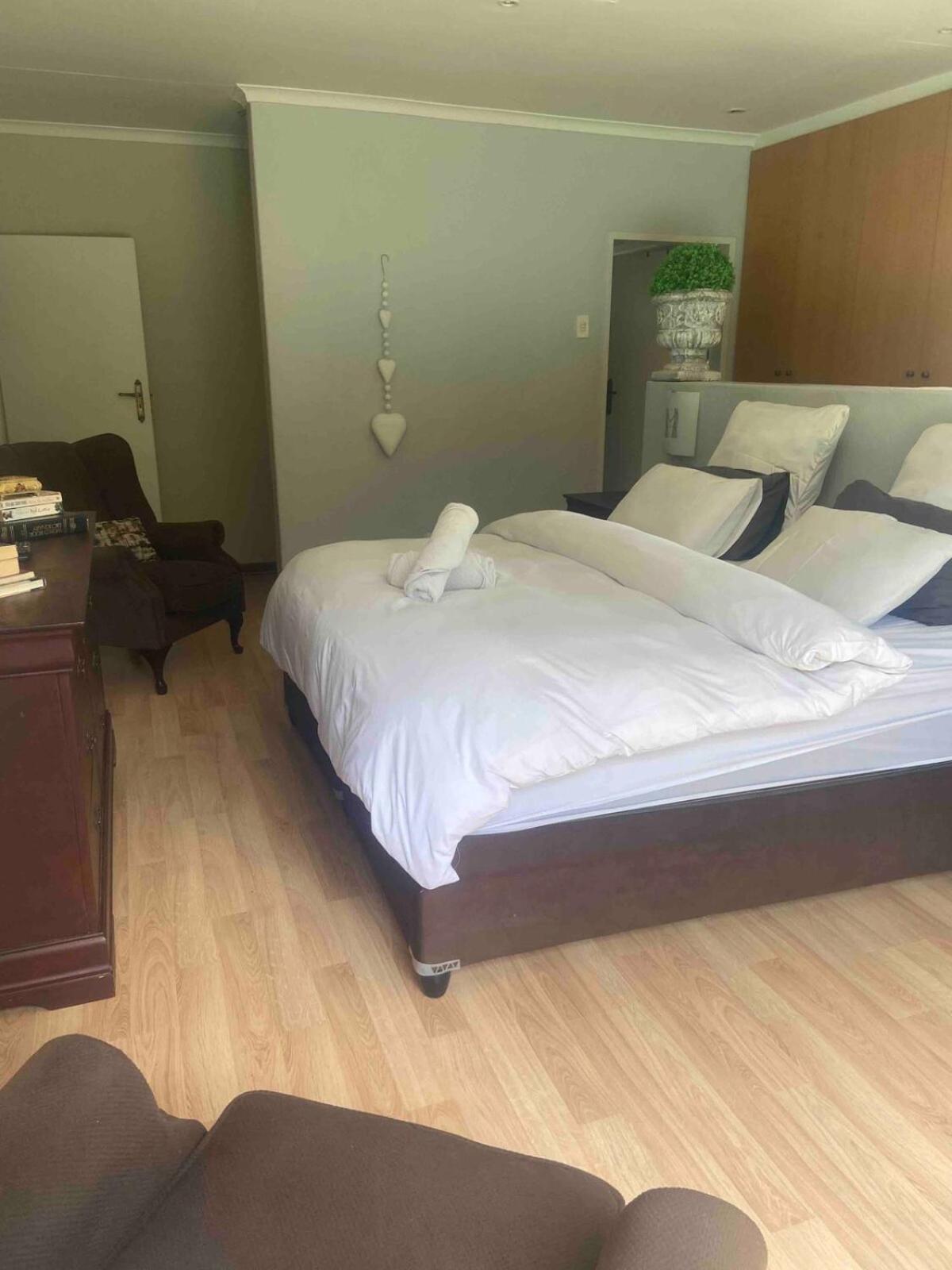 Spacious Living, Suitable For All Groups Holiday home Johannesburg
