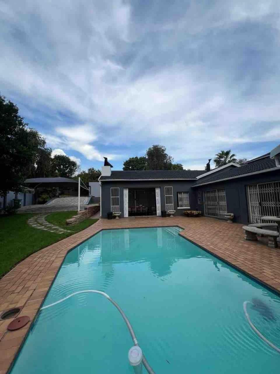 Spacious Living, Suitable For All Groups Holiday home Johannesburg