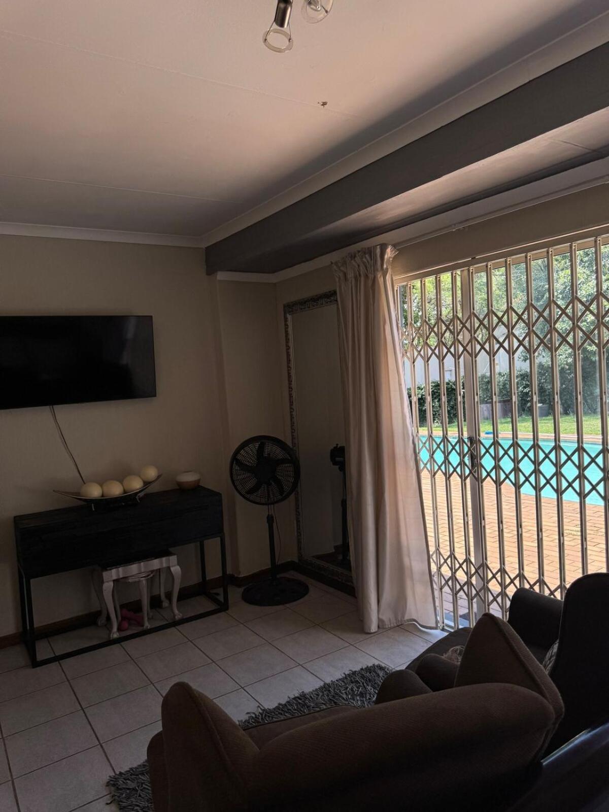 Spacious Living, Suitable For All Groups * Johannesburg