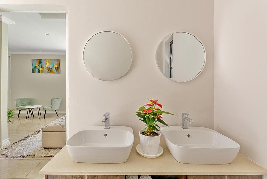 Self Checkin-luxury Tranquil Unit Guest house Johannesburg
