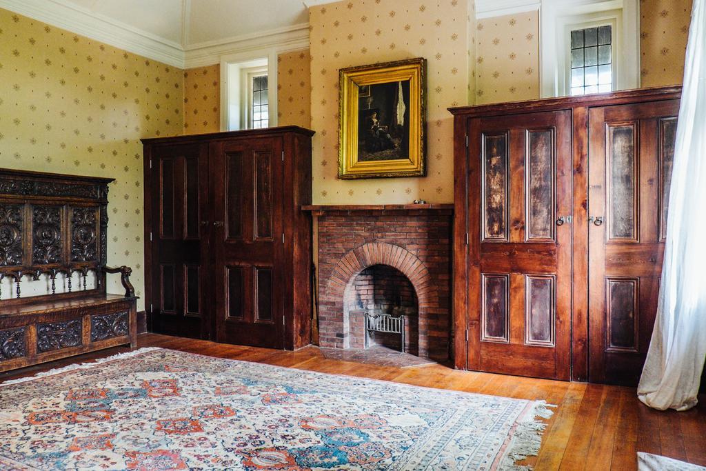 Mansion House *